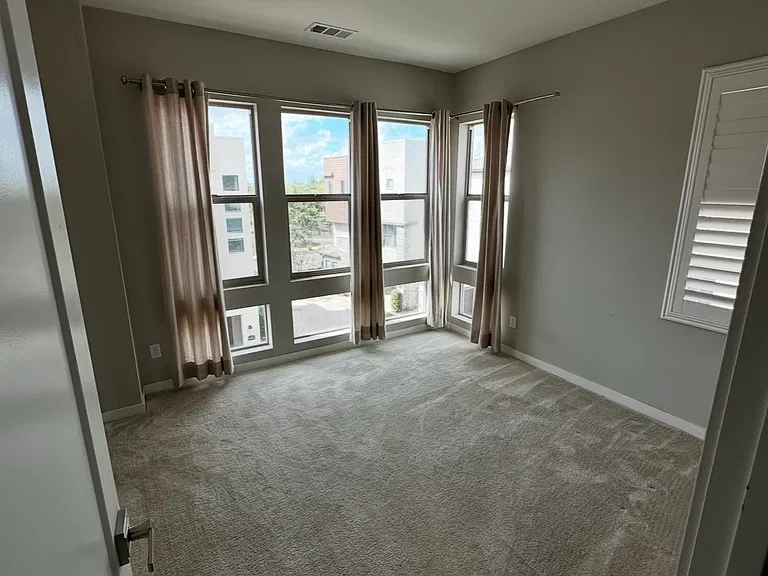 16251 Camden Cir — Photo 10