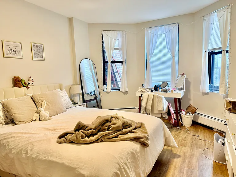 829-833 Beacon St #504 — Photo 4