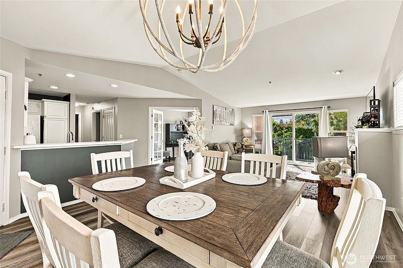 5th image of 2130 Palisade Boulevard