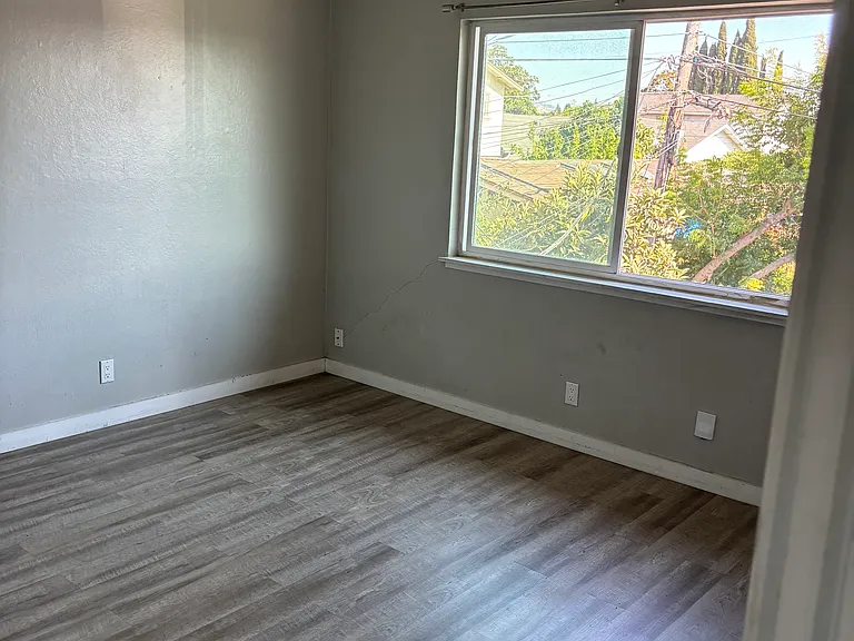 186-192 Selwyn Dr #2 — Photo 7