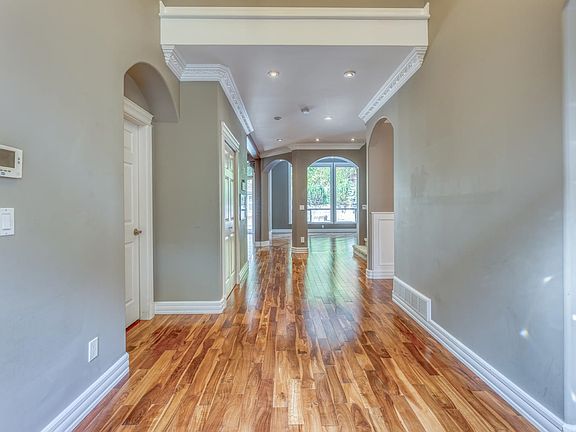 2nd image of 1820 Camelback Ct