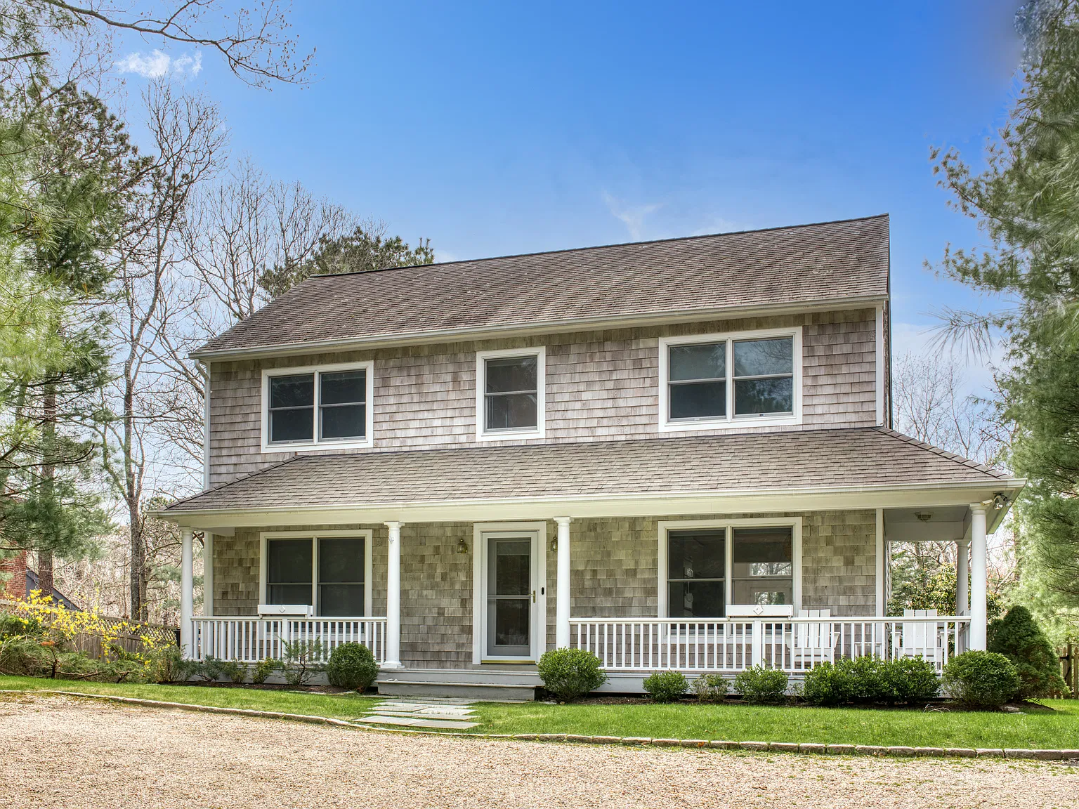 East Hampton Retreat with Heated Pool - Close to Village & Beach — Photo 2