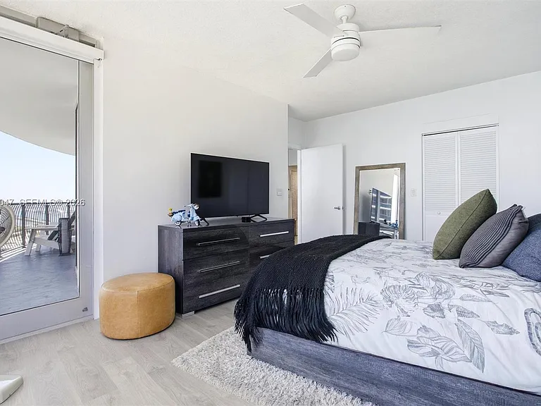 1750 N Bayshore Dr #4801 — Photo 36