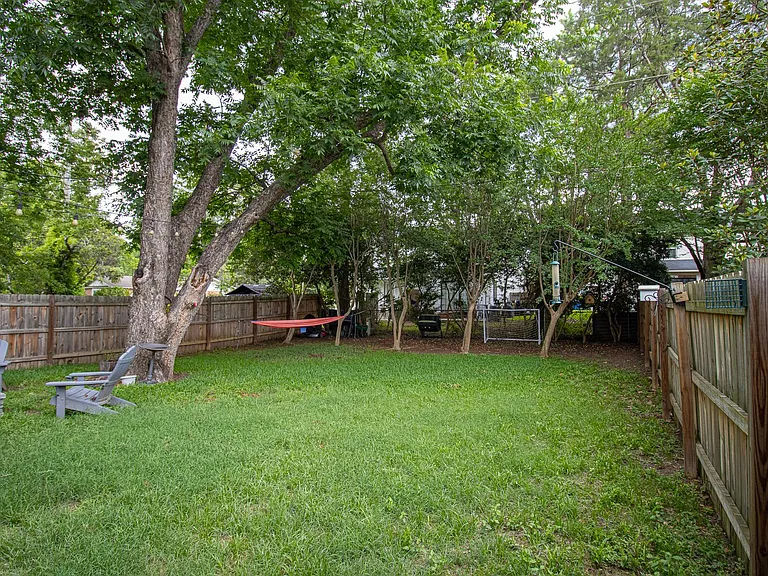 103 Ashley Ct — Photo 22
