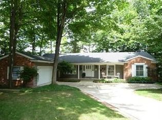 8754 Holly Springs Trl, Chagrin Falls, OH 44023