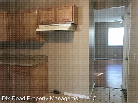 3rd image of 3707 Greenwood Dr