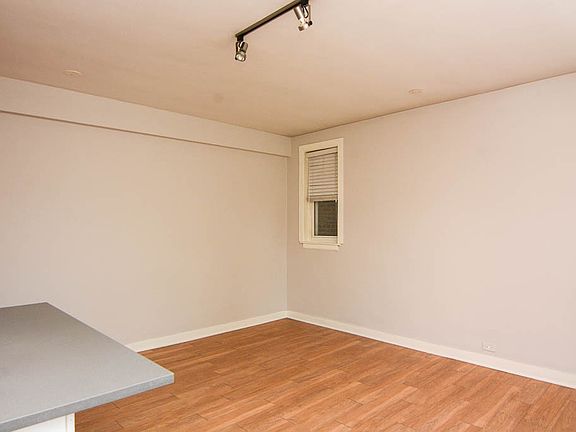 5th image of 511 W Belmont Ave #83