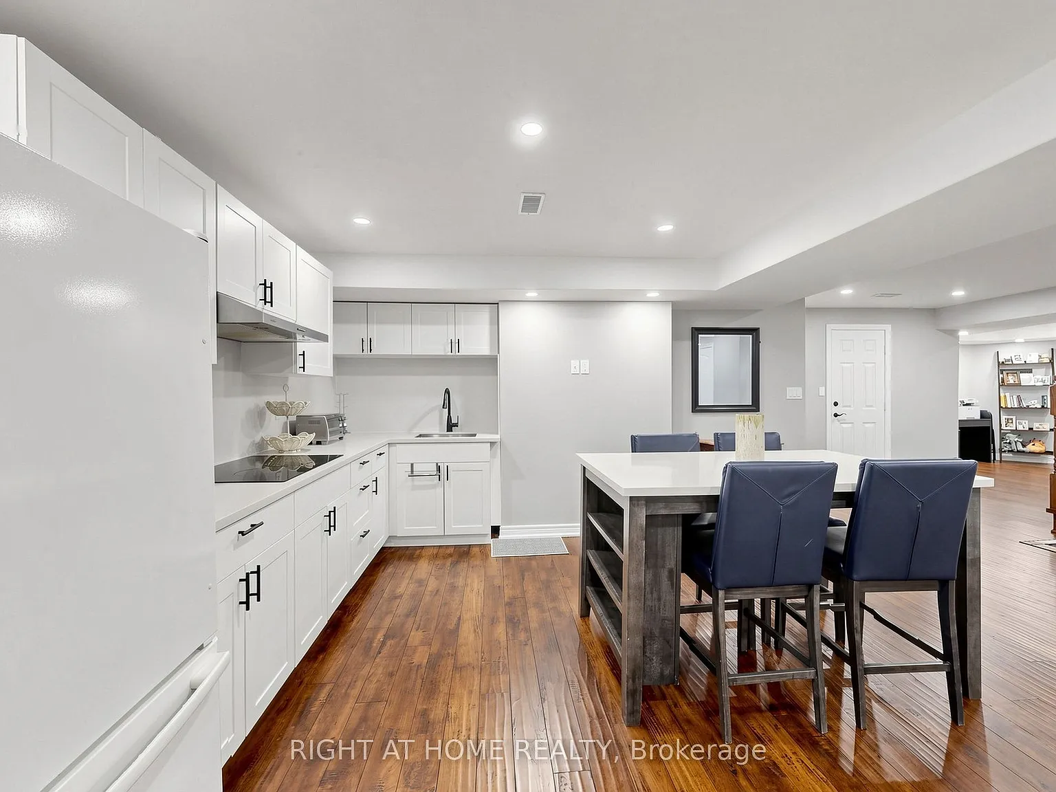2 bed, $1,650 — Photo 2