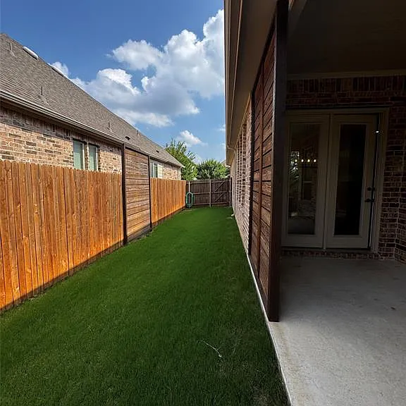 6829 Westbury Dr — Photo 32