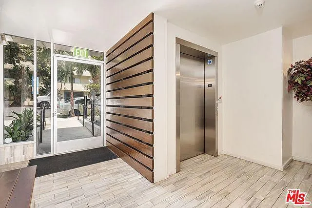 7062 Hawthorn Ave #305 — Photo 18