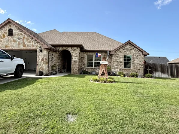 2105 Stonegate Blvd, Bridgeport, TX 76426