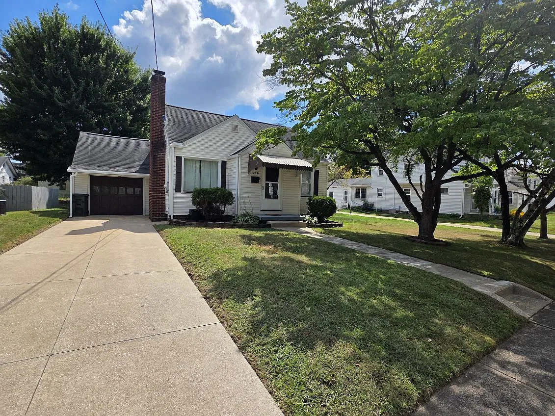 3 bed, 1328 sqft, $1,450 — Photo 1