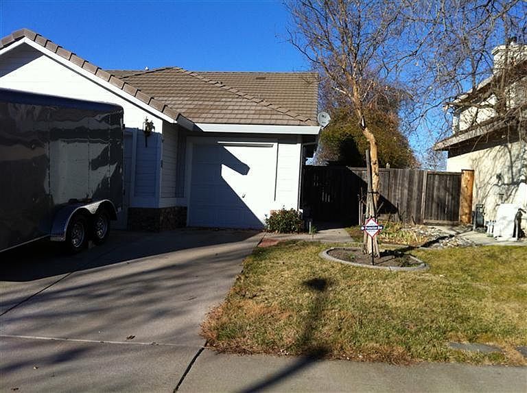 1st image of 393 Farmington Cir