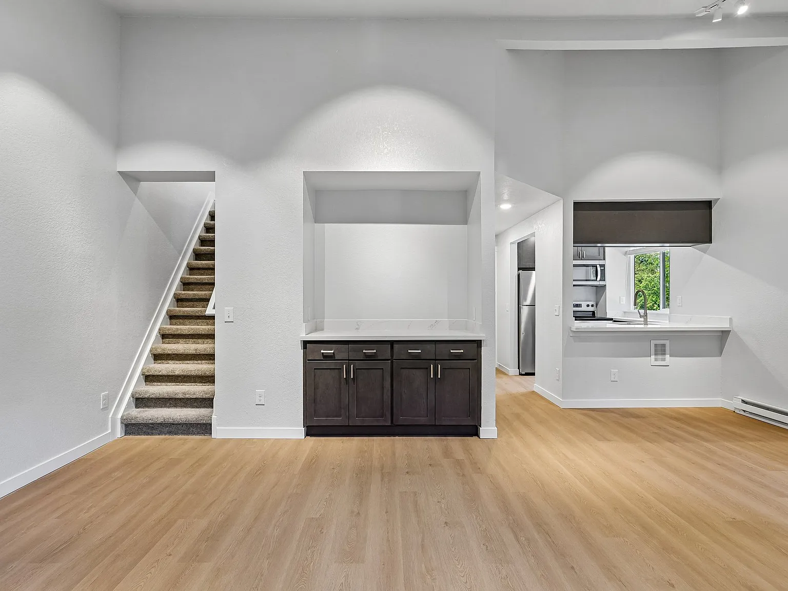 1 bed, 700 sqft, $2,000 — Photo 3