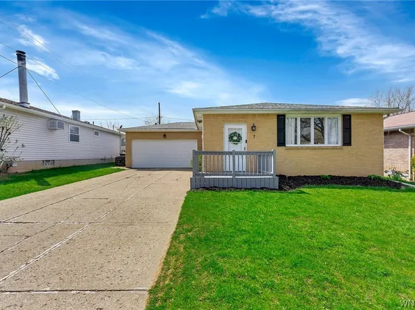 7 Lucerne Ct, Cheektowaga, NY 14227