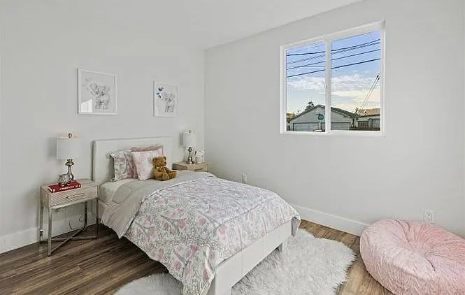 3 bed, 2.0 bath, 1096 sqft, $3,500 — Photo 4