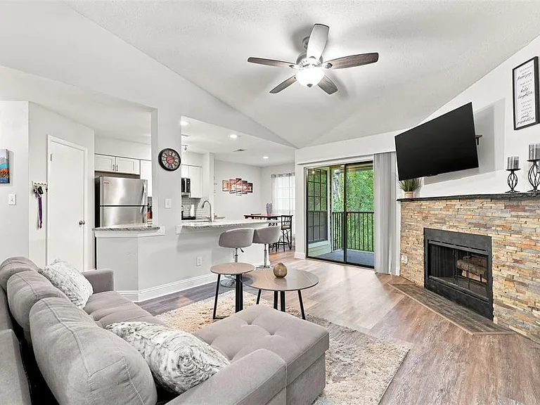 8630 Mallard Reserve Dr #203 — Photo 7