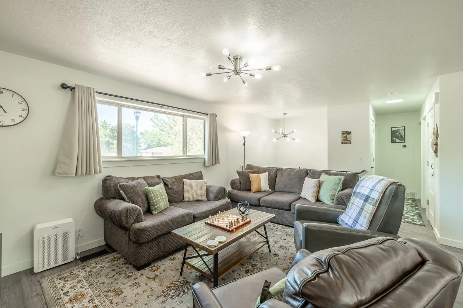 5 bed, 2.0 bath, 1614 sqft, $9,483 — Photo 1