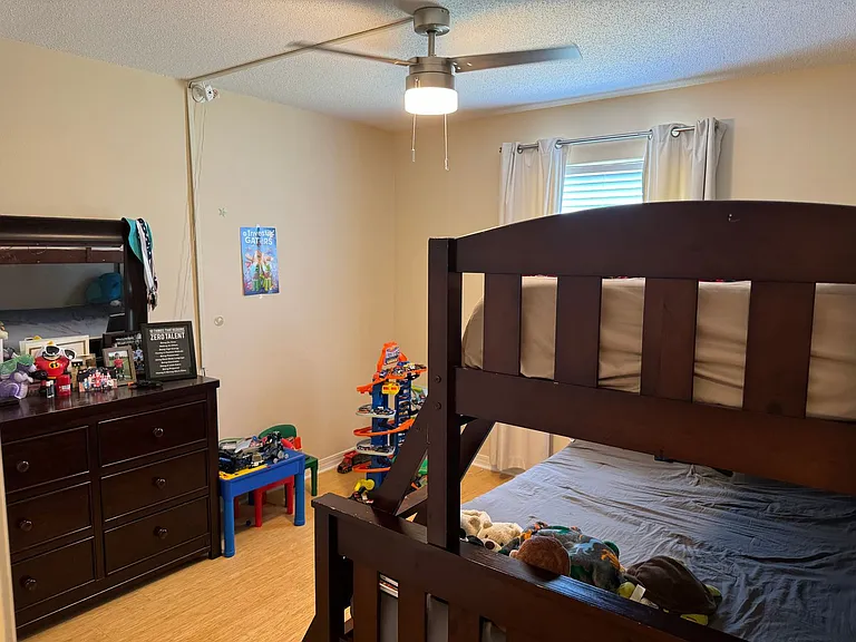 230 Oxford Ave — Photo 5