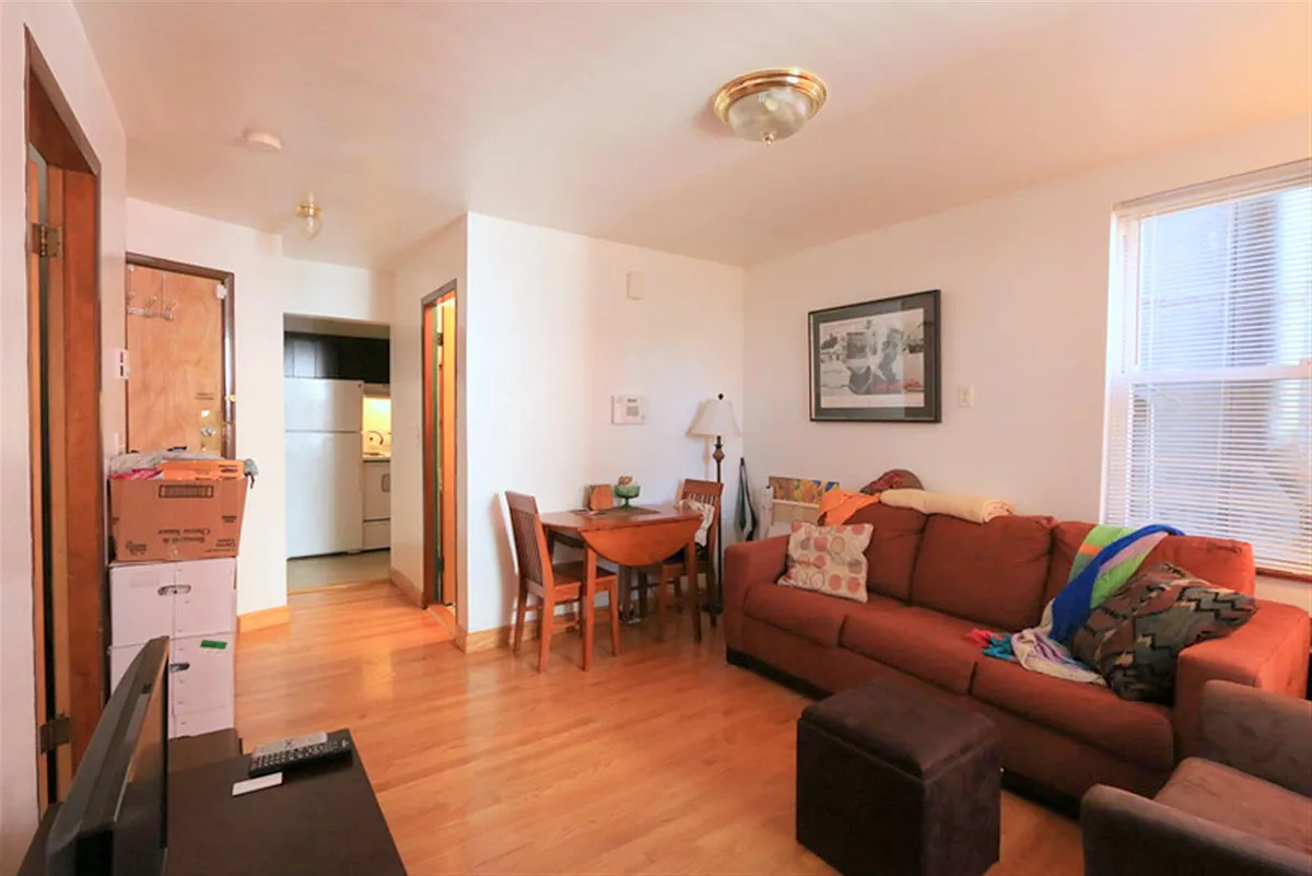 Building Photo - 1139 Broadway St #2