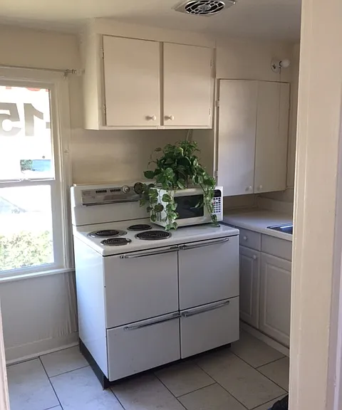 709 NE 43rd St #2 — Photo 5