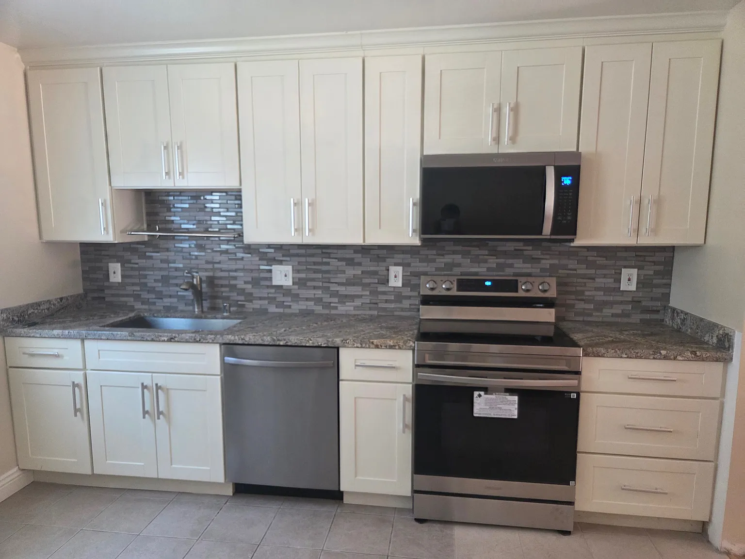 4 bed, 1374 sqft, $1,650 — Photo 3