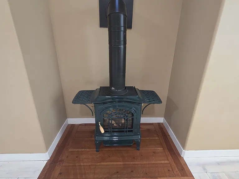 Ambiance stove (working heater) in living room