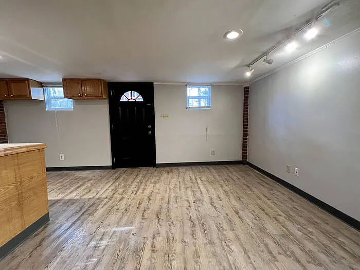 319 Howard St — Photo 65