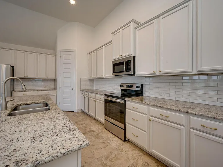 220 Oxbow Cv — Photo 4