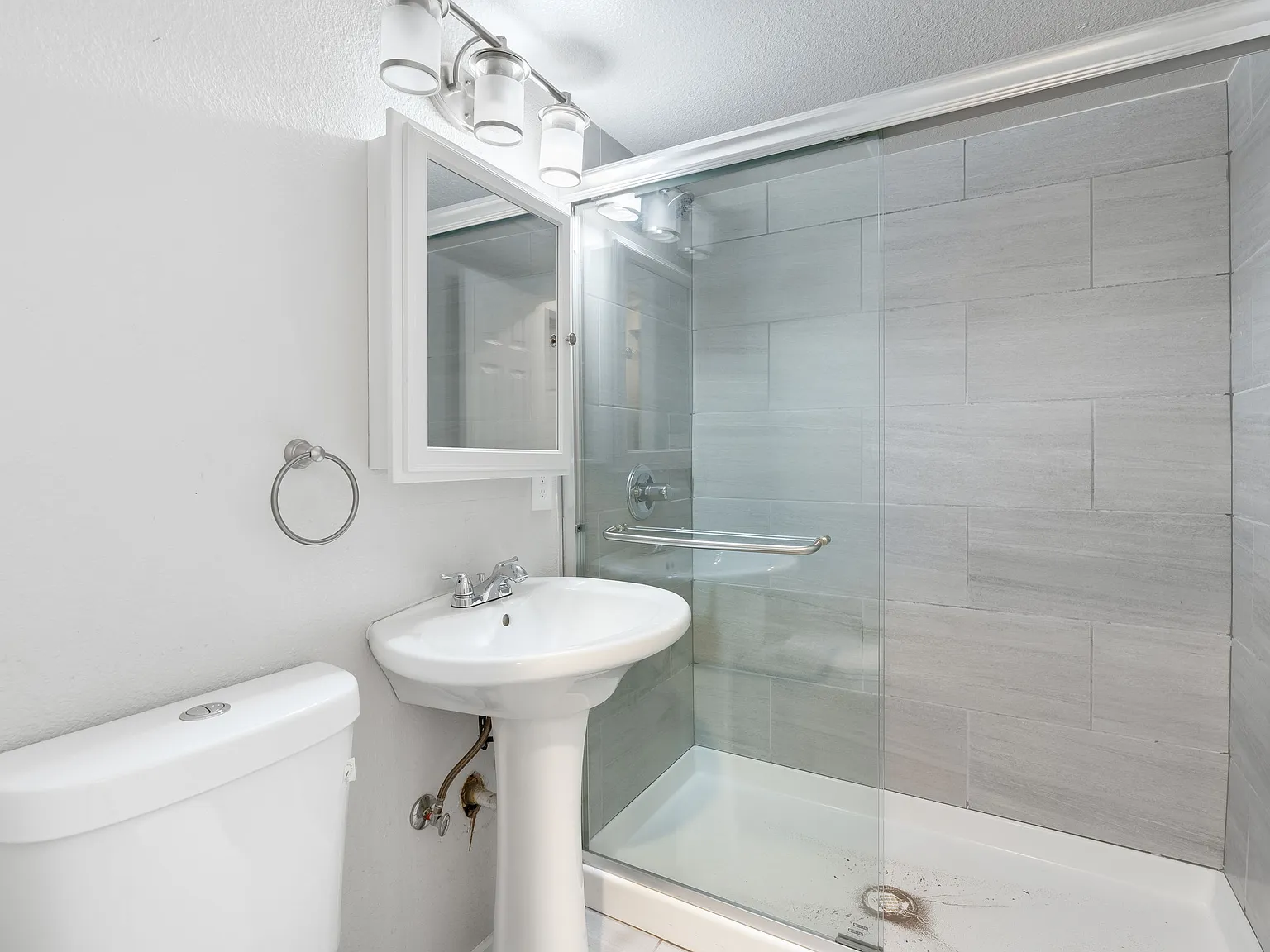 2 bed, 724 sqft, $1,595 — Photo 3