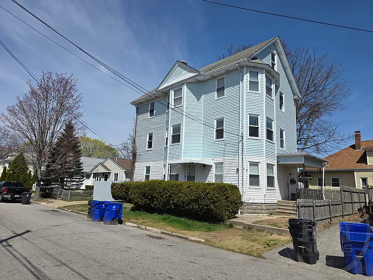  177 Oriole Ave 2ndFlr 2B/1B Carpet SSAppliances PetsOK DblParlor — Photo 11
