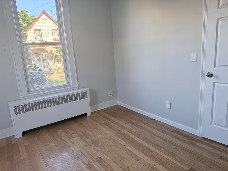 425-427 3rd Ave #B — Photo 23