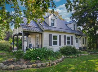 98 Mapleridge Rd, Chagrin Falls, OH 44022