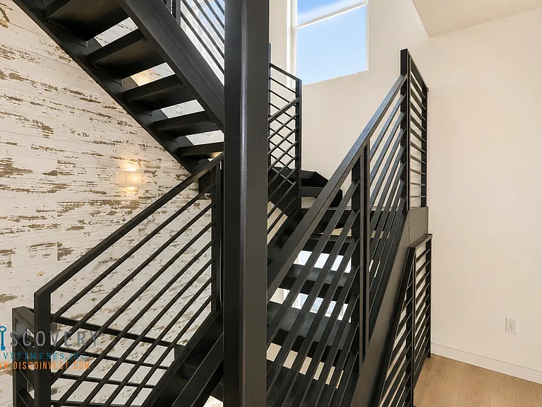3235 Louise St #C — Photo 15