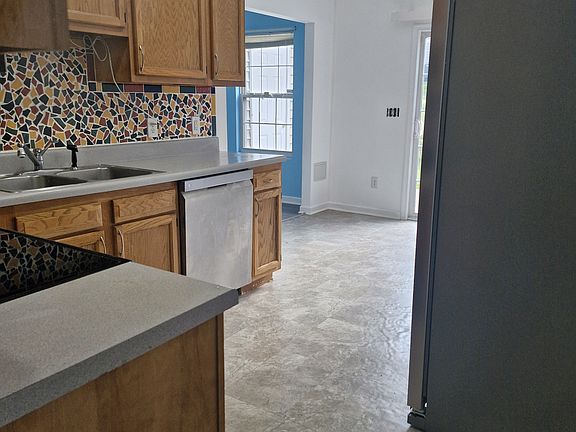 4th image of 102 Milford Ter #102