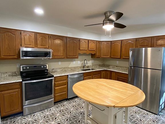 5th image of 402 Gatehouse Ln