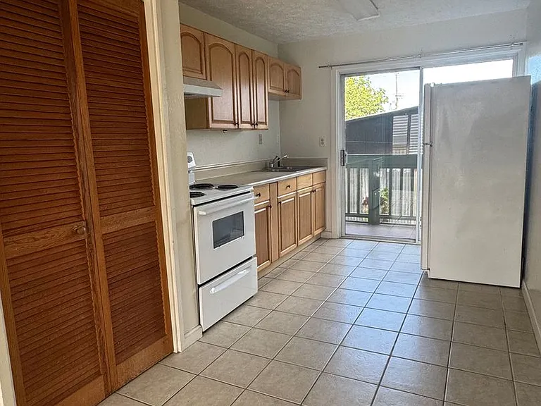 464 Kalanikoa St #204 — Photo 3