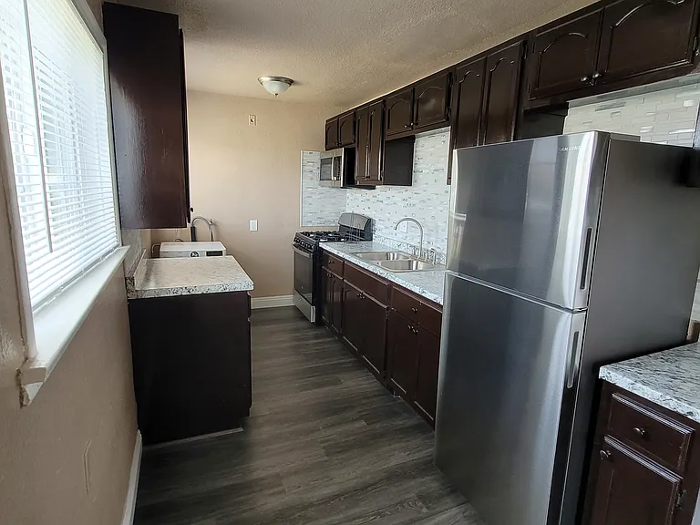 1308 W 83rd St — Photo 5