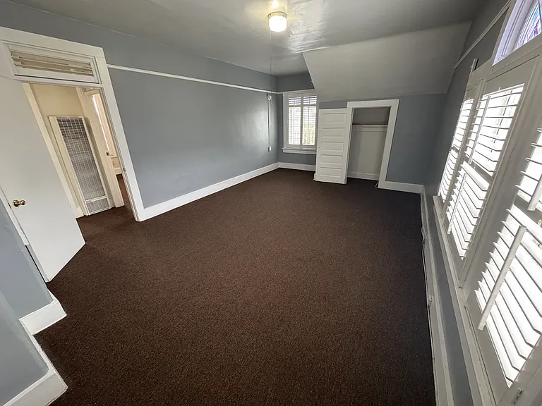 1430 W 25th St #1/2 — Photo 9