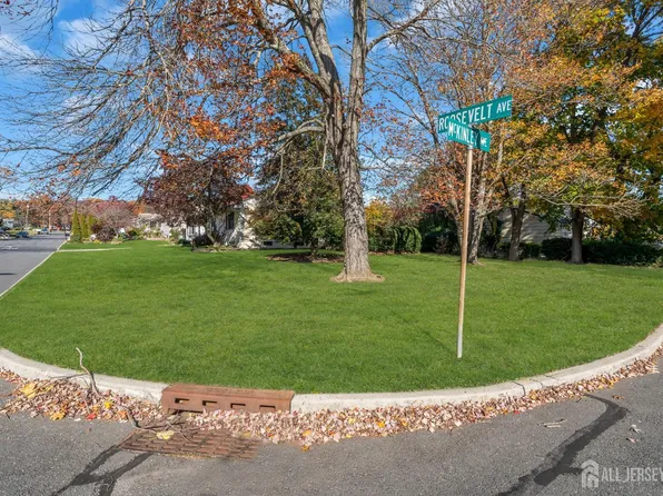 32 Roosevelt Ave, East Brunswick, NJ 08816