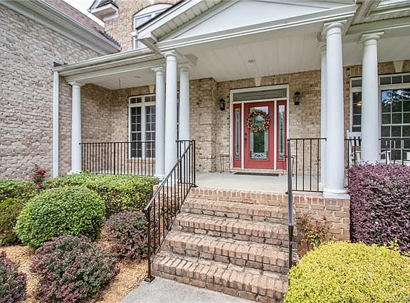 3rd image of 7057 Burgundy Ln