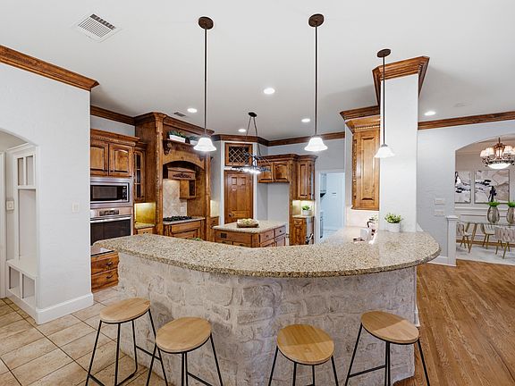 5th image of 620 Highview Ln