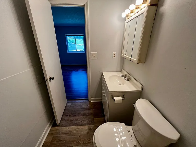 Creekside Apartments — Photo 11