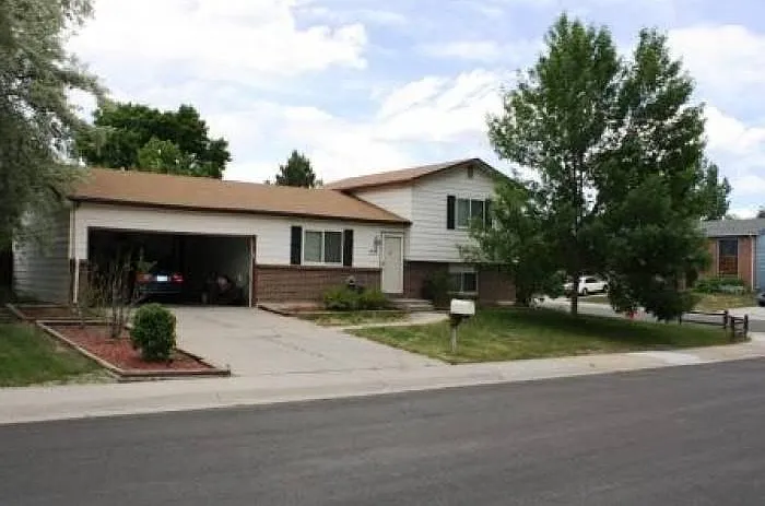 10749 Owens St — Photo 1