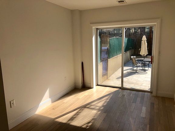 4th image of 132 De Graw St #A