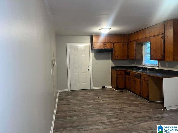 2nd image of 1045 Waverly St
