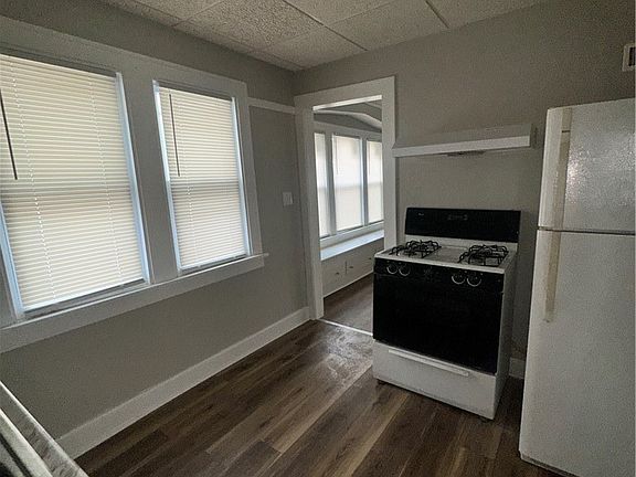 3rd image of 1842 Colonnade Rd