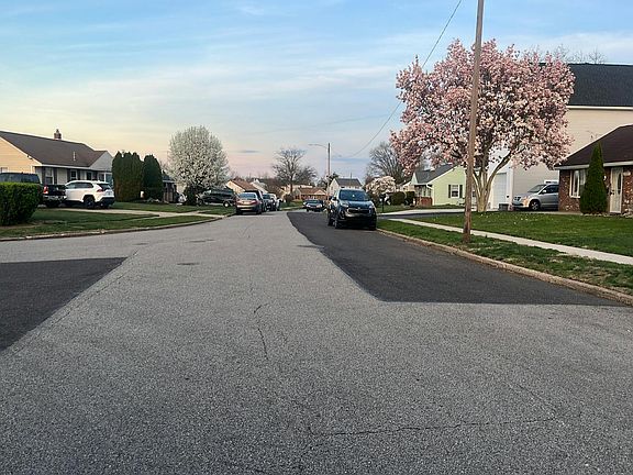 4th image of 2861 Berwyn Rd