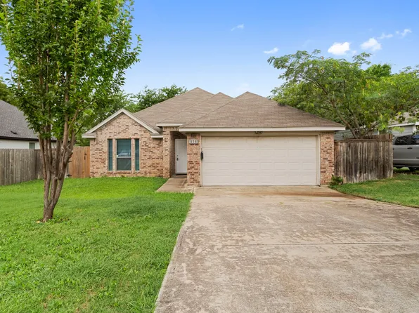 826 Tuskegee St, Grand Prairie, TX 75051