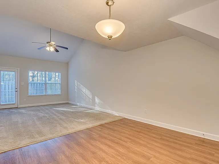 Stonewyck Luxury Townhomes — Photo 18